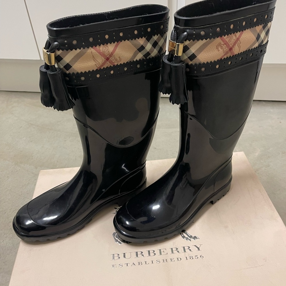 Burberry rain boots black UK size 4  #burberry #rainboots